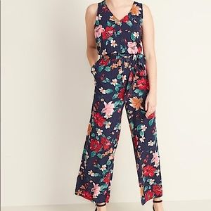 Old Navy Floral Jumpsuit 🌺🌼🌸